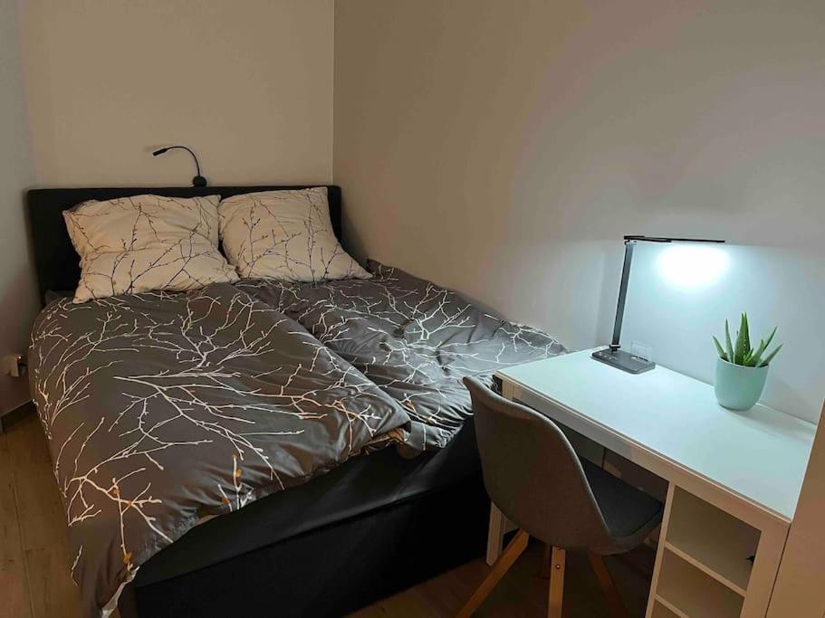 Neu Sanierte Wohnung Fuer 2-4 P Eschwege Esterno foto